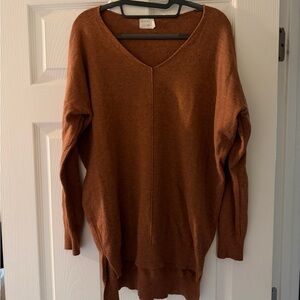 Women's V-Neck Sweater in Rust